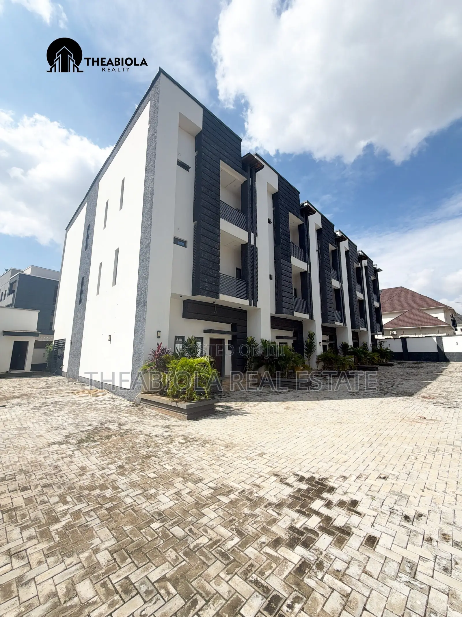 5bdrm Townhouse/Terrace in Lifecamp, Abuja for sale in Life Camp