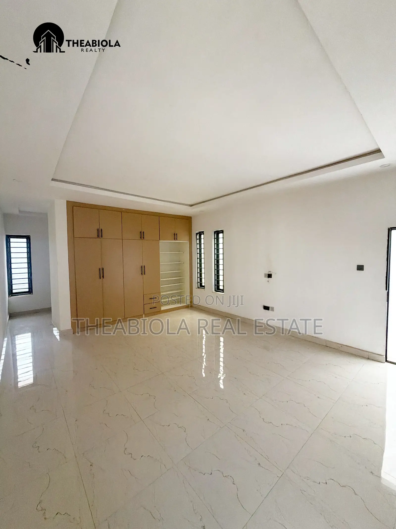 5bdrm Townhouse/Terrace in Lifecamp, Abuja for sale in Life Camp