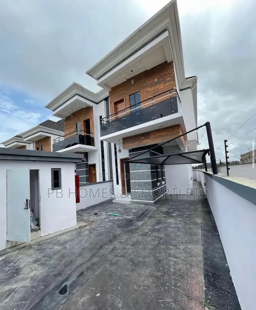 4bdrm Duplex in Chevron for rent in Chevron
