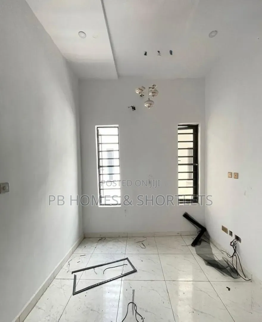 4bdrm Duplex in Chevron for rent in Chevron