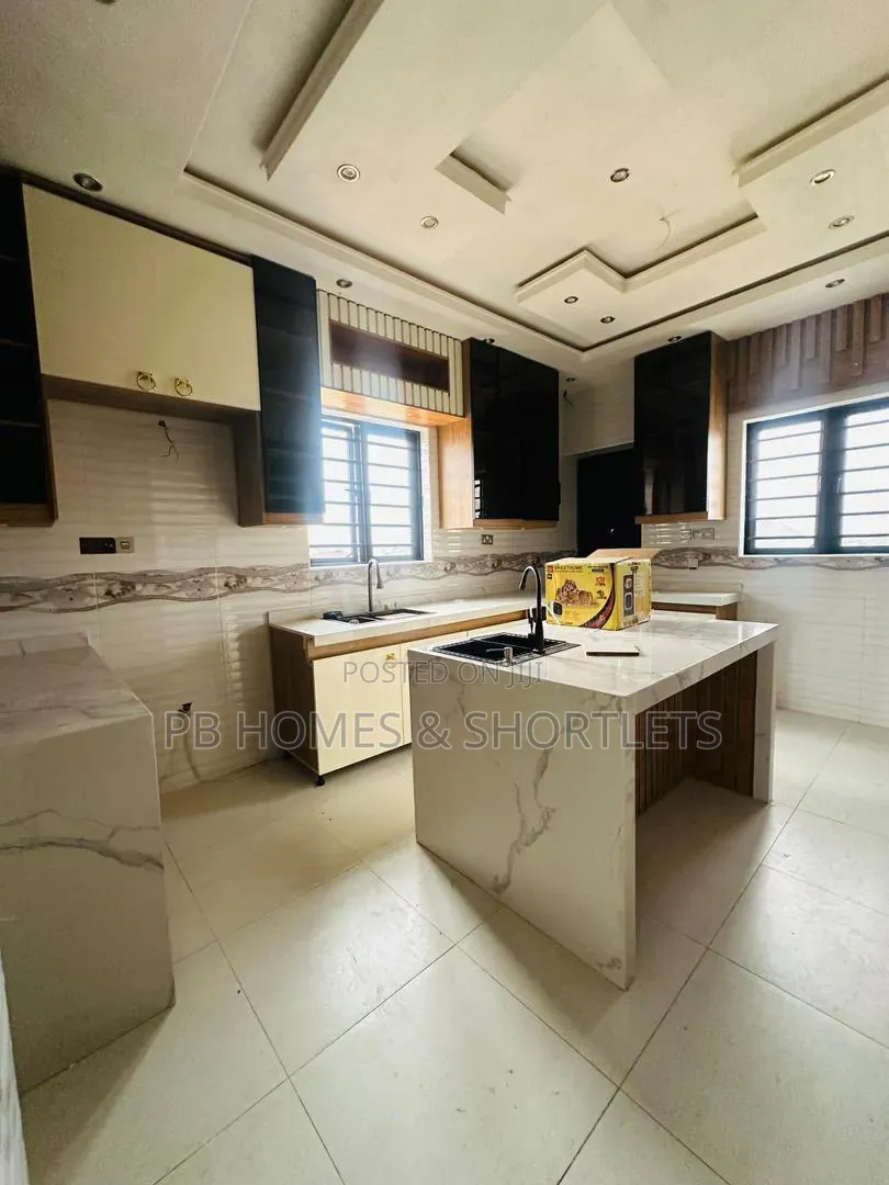 4bdrm Duplex in GRA Phase 2 Shangisha for sale in GRA Phase 2 Shangisha