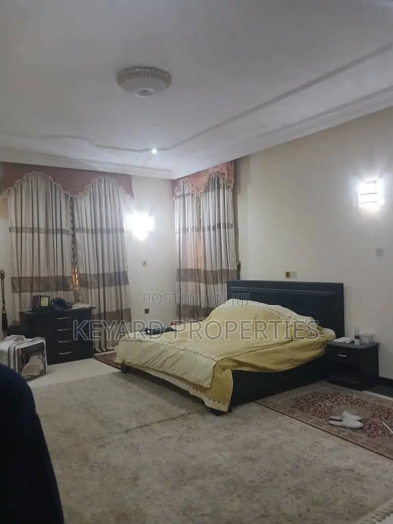 5bdrm Duplex in Life Camp for sale in Life Camp