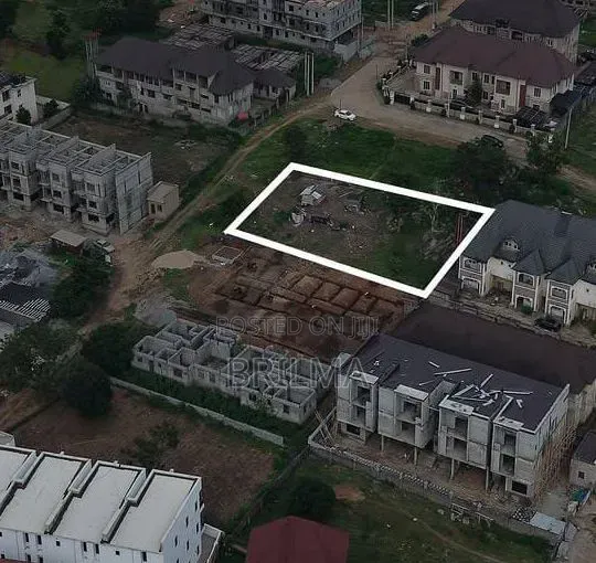 837Sqm Land in Lifecamp for Sale in Maitama