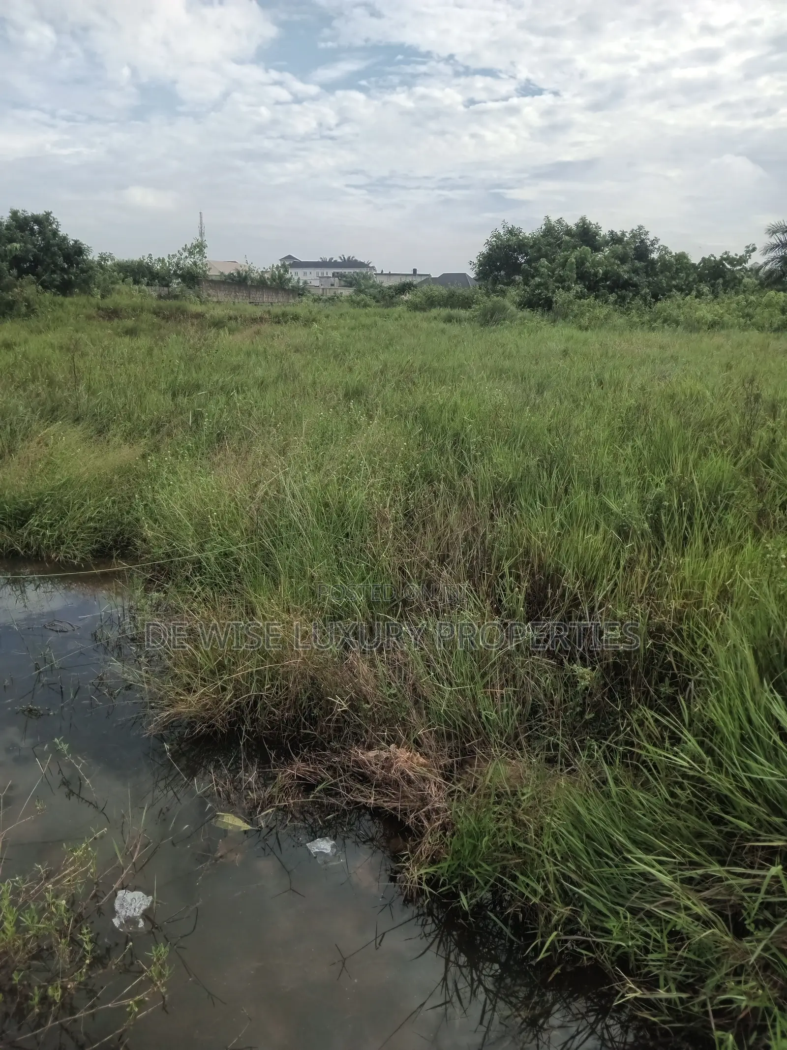 Land in Lagasa Losoro Lakowe in Lakowe