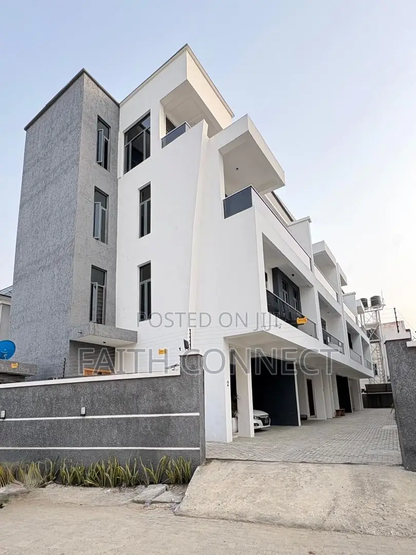 4bdrm Duplex in Ologola, Ologolo for sale in Ologolo