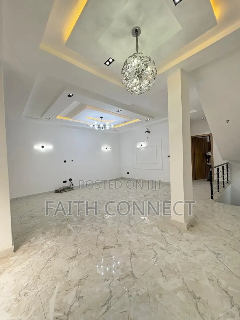 4bdrm Duplex in Ologola, Ologolo for sale in Ologolo