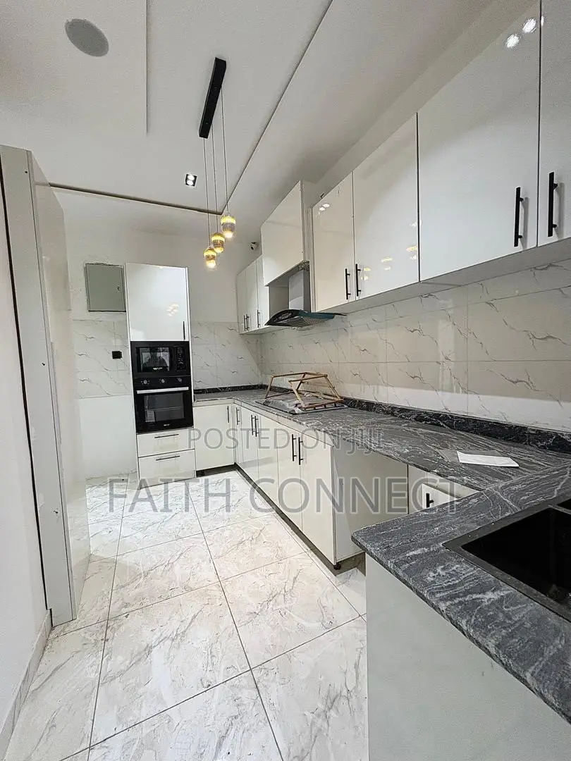4bdrm Duplex in Ologola, Ologolo for sale in Ologolo