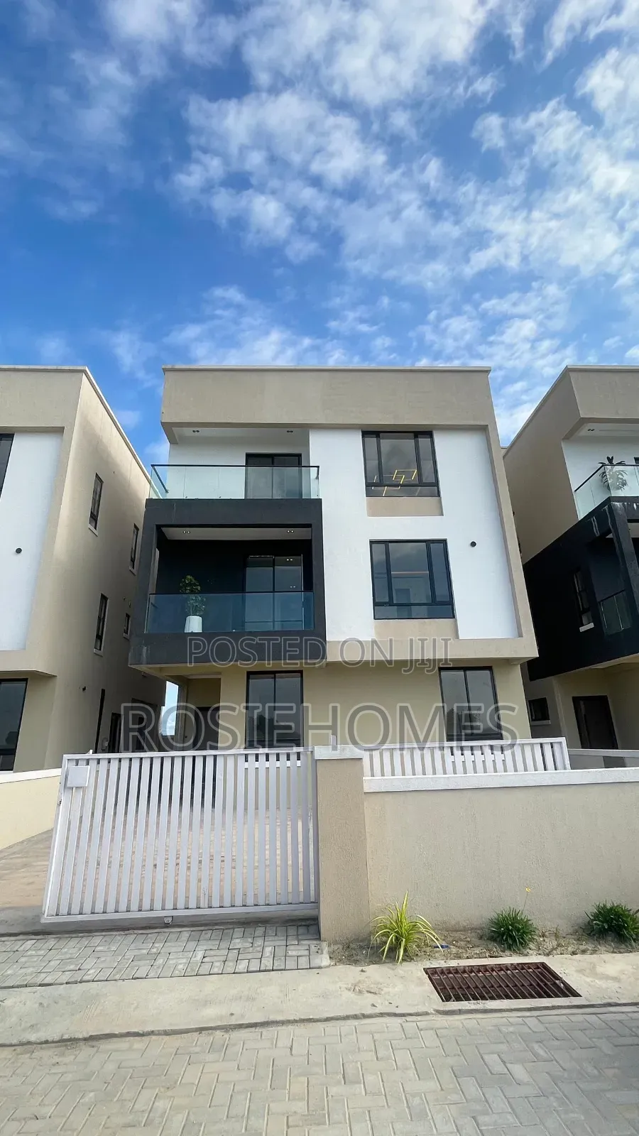 5bdrm Duplex in Osapa London for sale in Osapa london