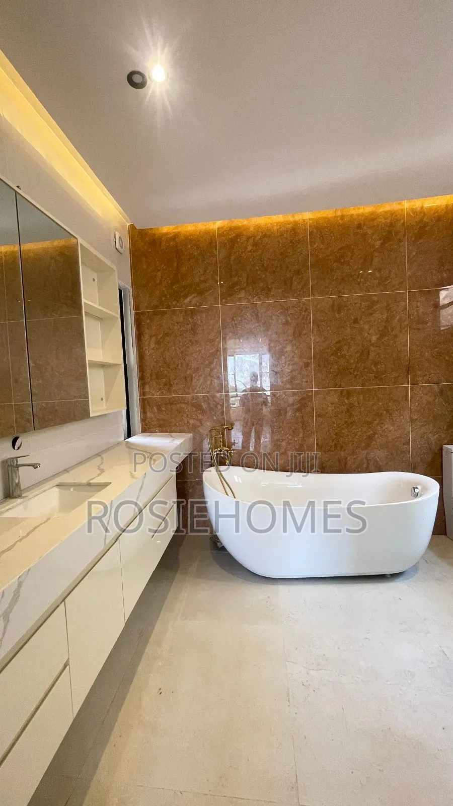5bdrm Duplex in Osapa London for sale in Osapa london