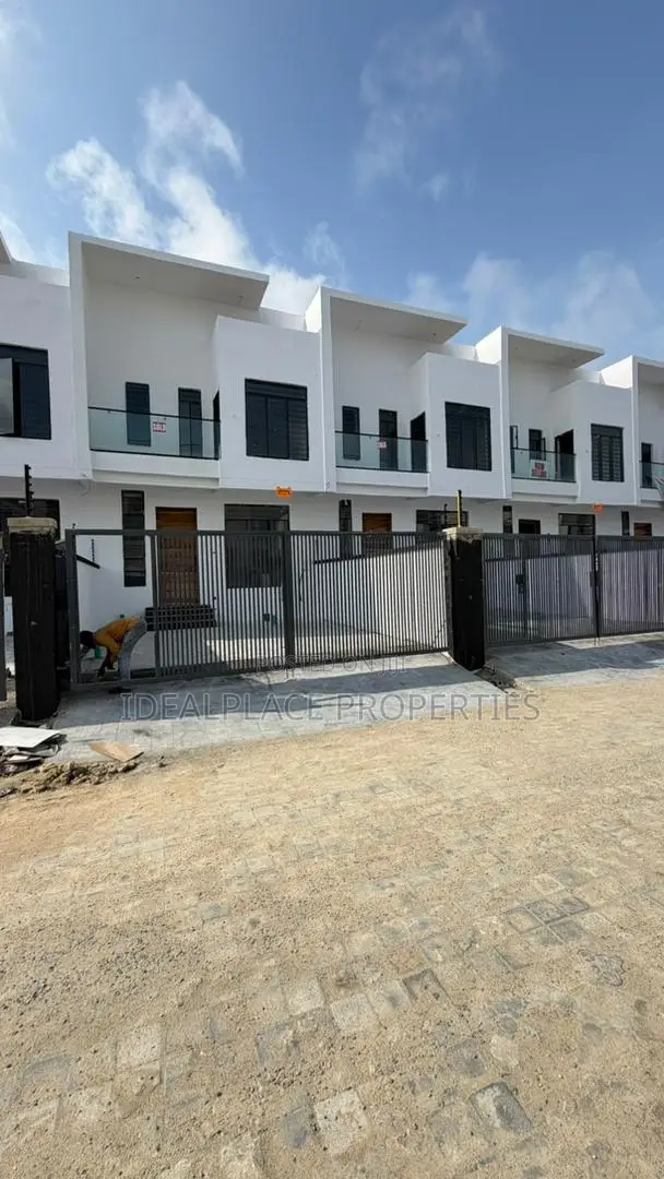 4bdrm Townhouse/Terrace in Ikota for sale in Ikota