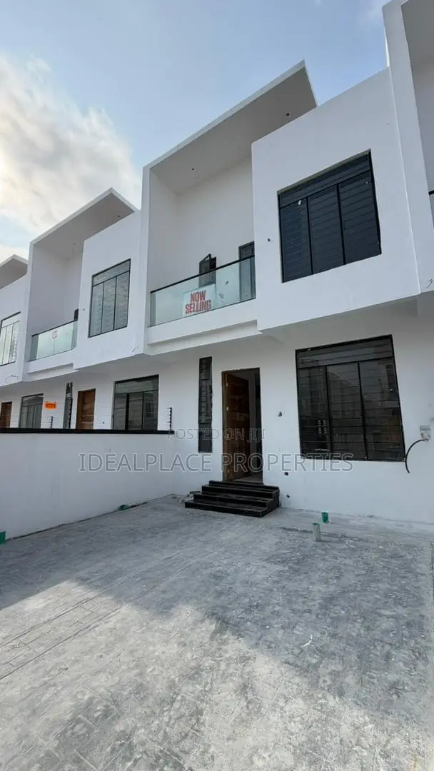 4bdrm Townhouse/Terrace in Ikota for sale in Ikota