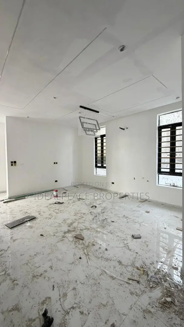 4bdrm Townhouse/Terrace in Ikota for sale in Ikota