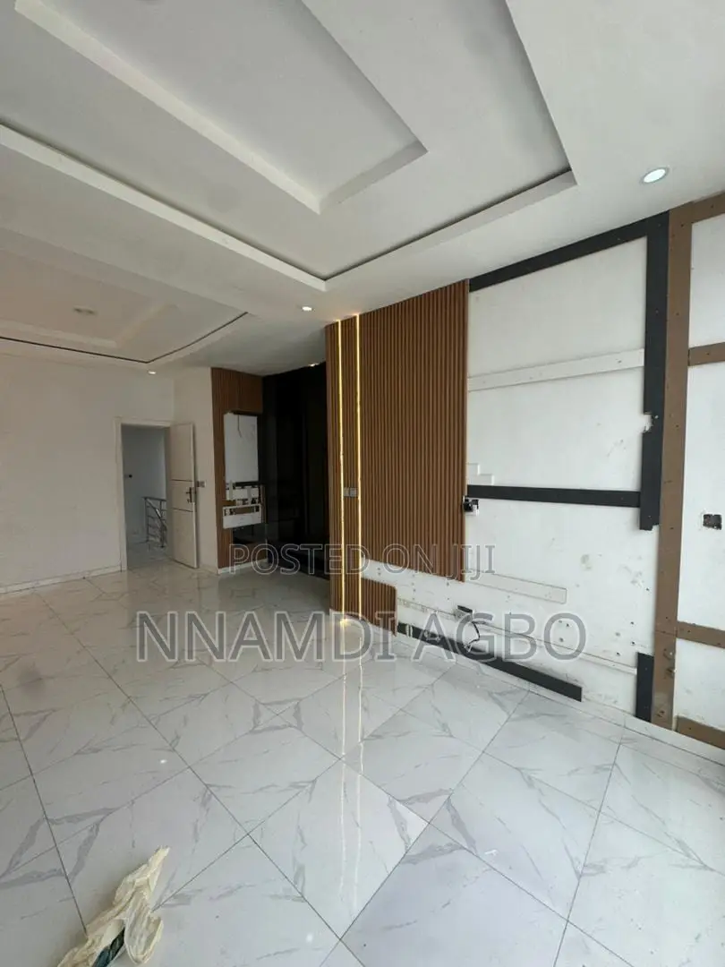 3bdrm Duplex in Ikota for rent in Ikota