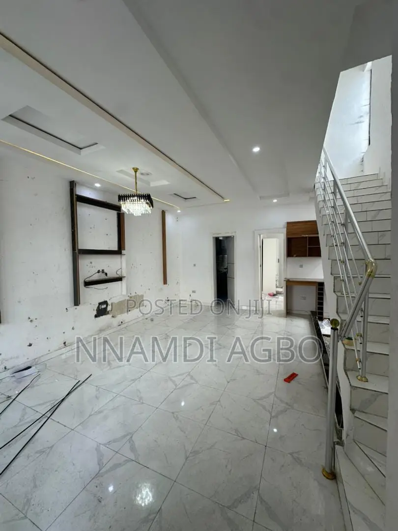 3bdrm Duplex in Ikota for rent in Ikota