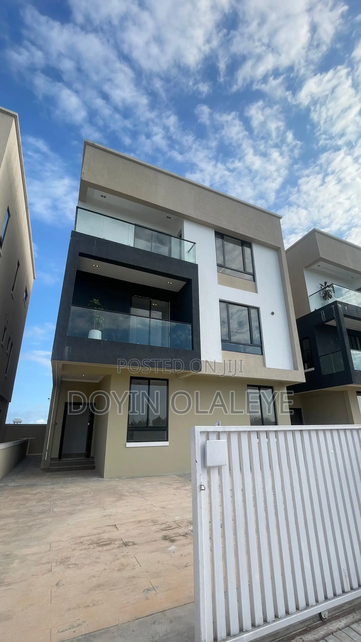 5bdrm Duplex in Osapa london for sale in Osapa london