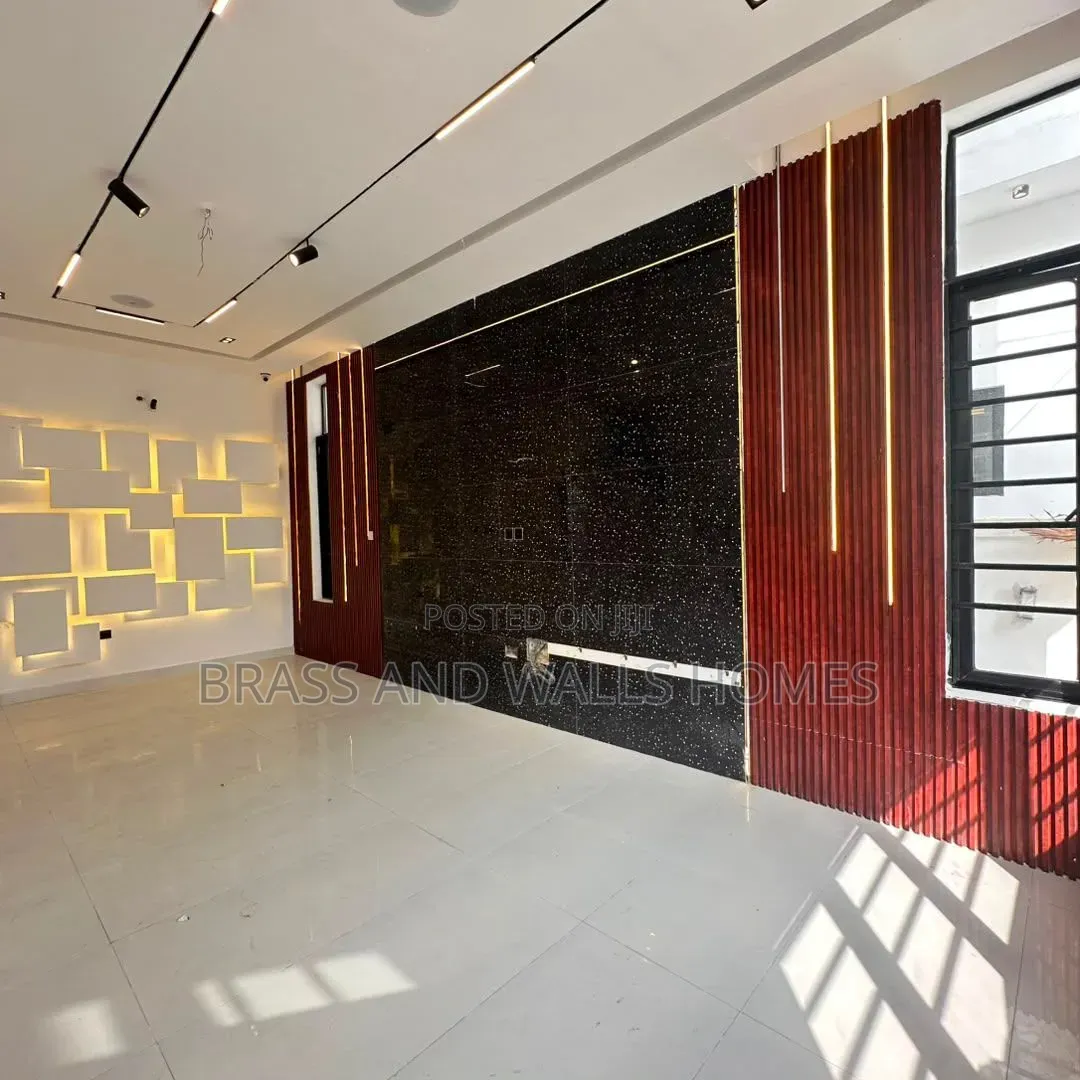 Furnished 5bdrm Duplex in Chevron for sale in Chevron