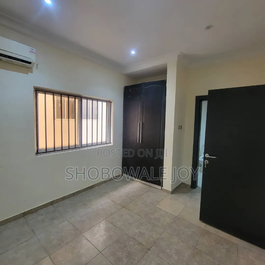 5bdrm Duplex in Off Nnpc Road,Osapa for rent in Osapa london