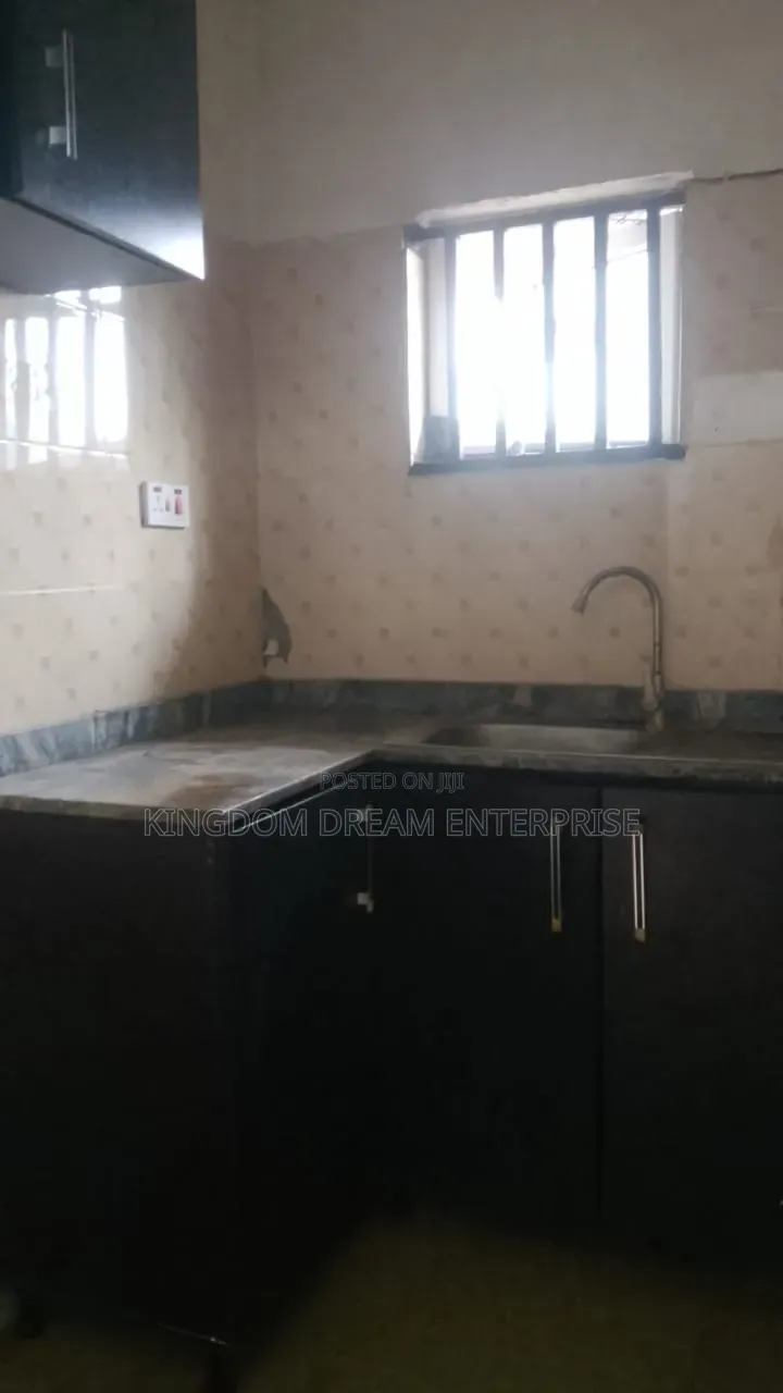 3bdrm Block of Flats in Off Egbeda Iyana for sale in Egbeda / Egbeda