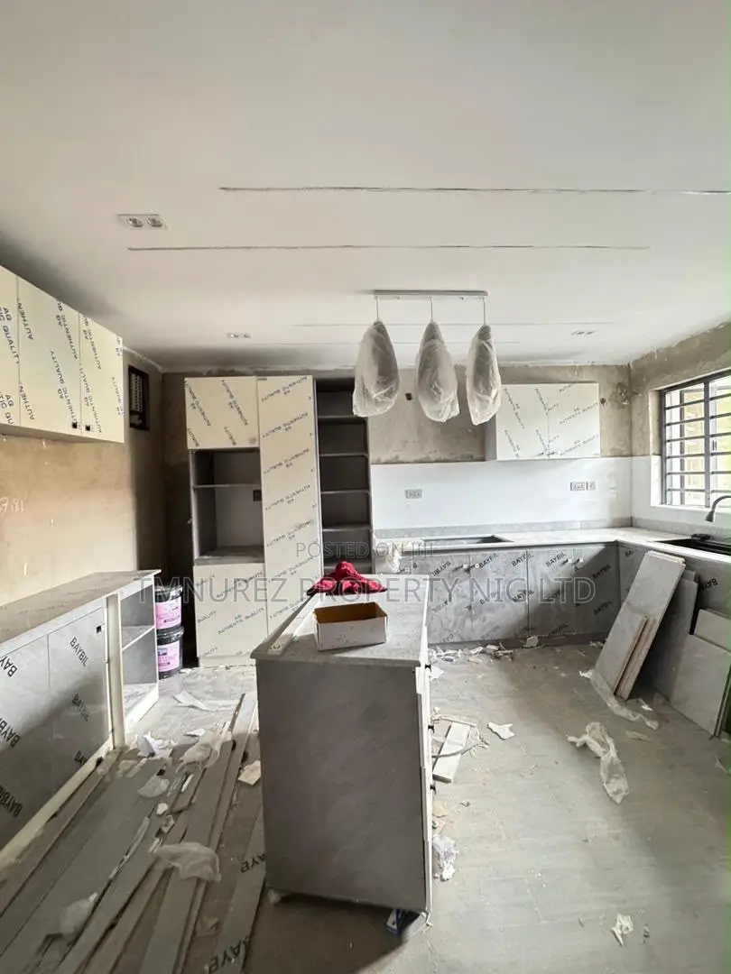 4bdrm Duplex in Yaba for sale in Yaba
