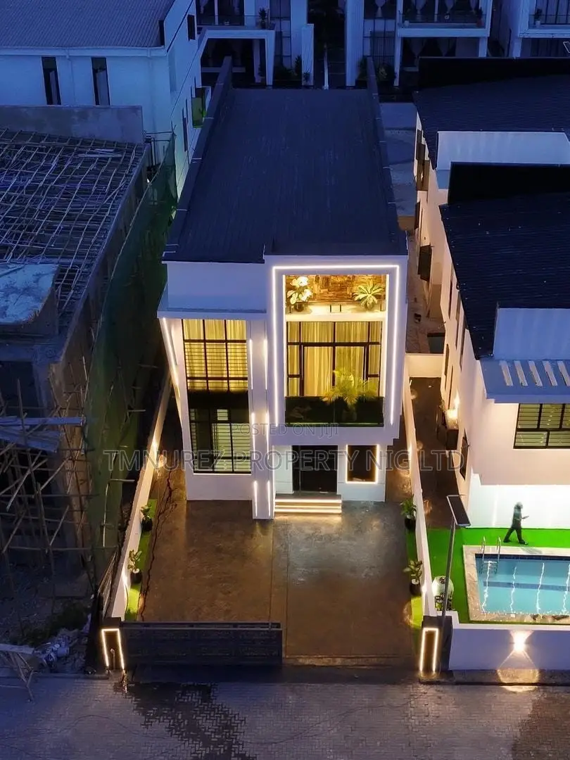 5bdrm Duplex in Chevron for sale in Chevron