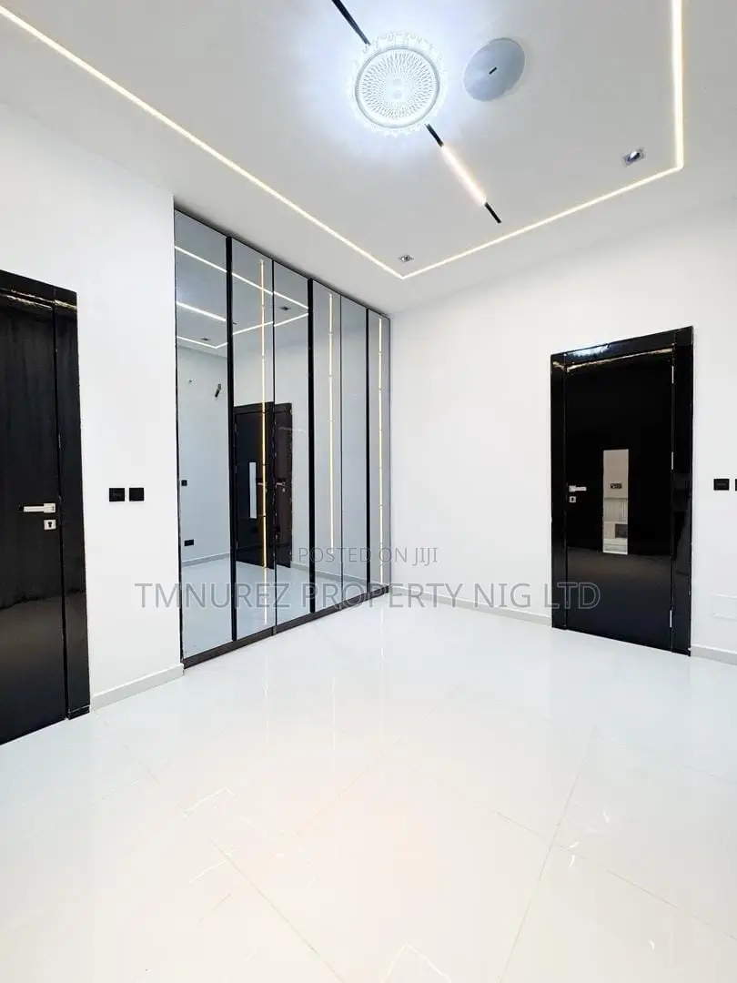5bdrm Duplex in Chevron for sale in Chevron