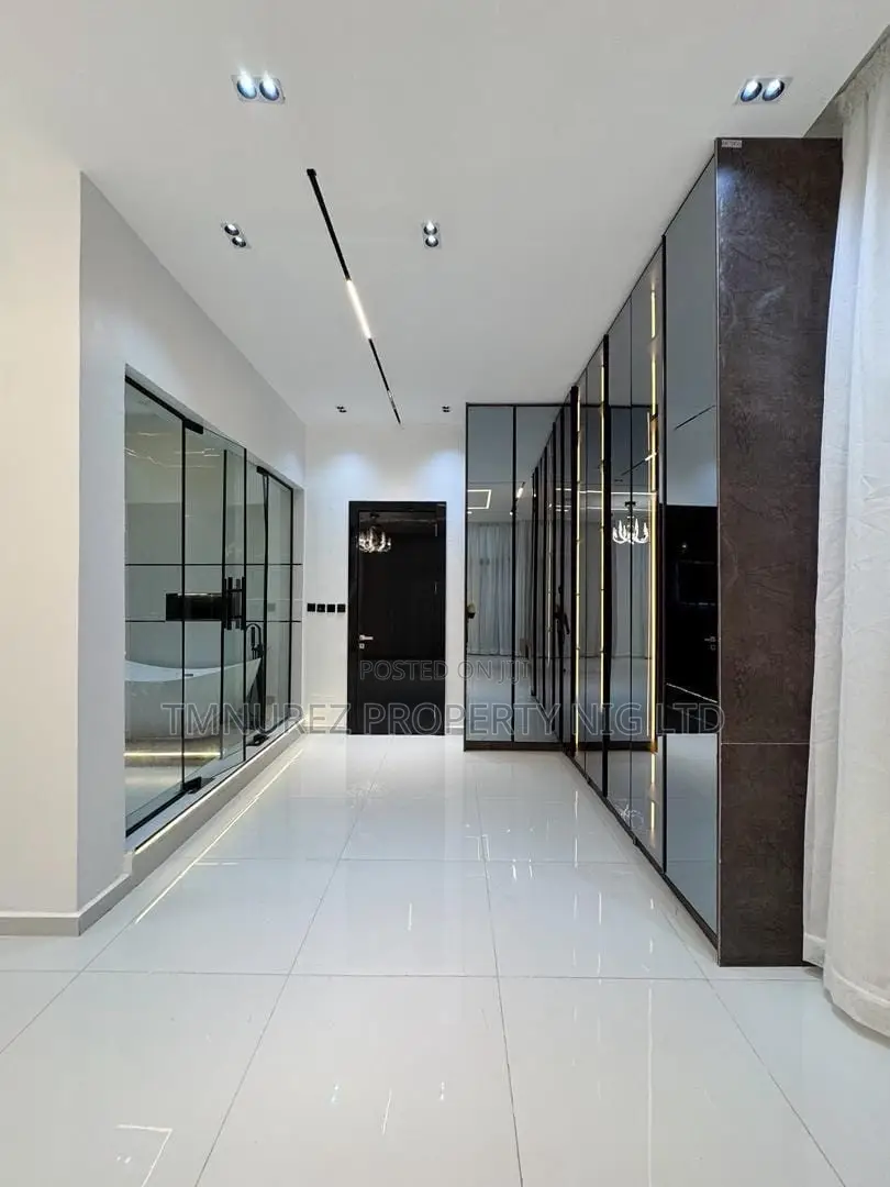 5bdrm Duplex in Chevron for sale in Chevron