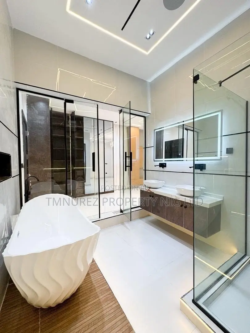 5bdrm Duplex in Chevron for sale in Chevron