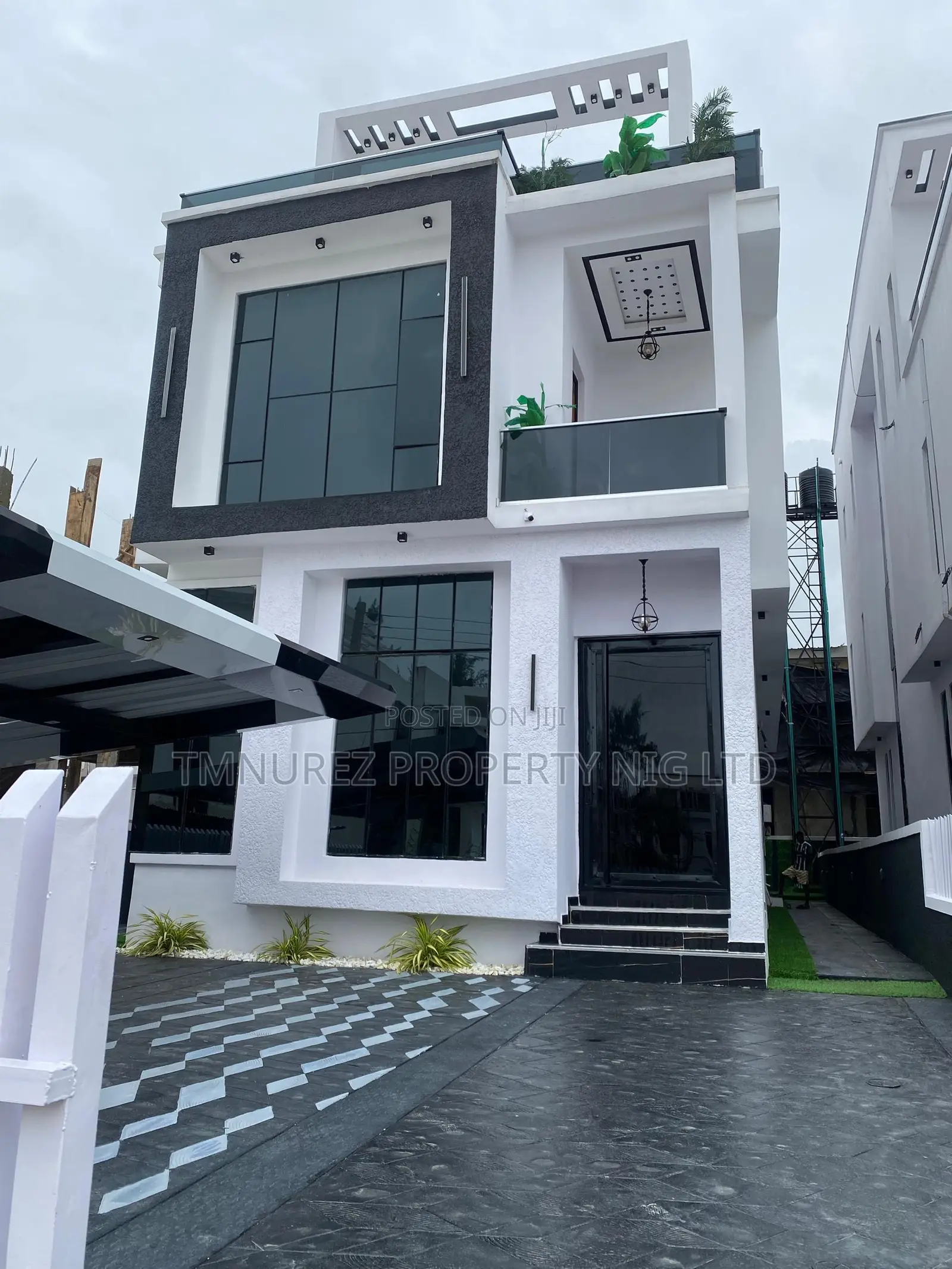 5bdrm Duplex in Ikota for sale in Ikota