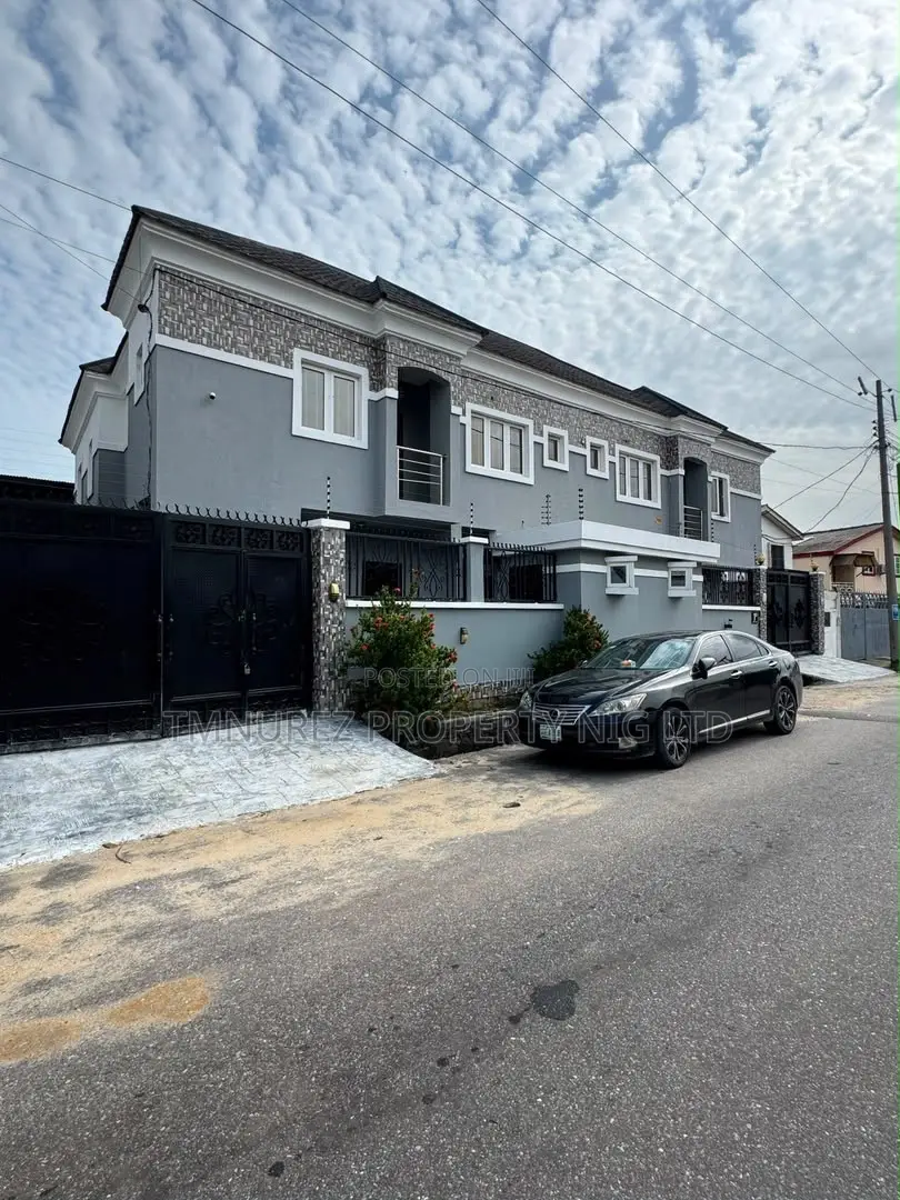 4bdrm Duplex in Surulere for sale in Surulere