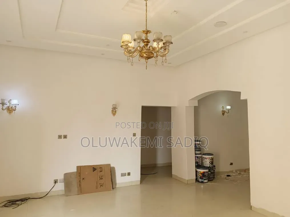 3bdrm Apartment in Ikeja Gra for rent in Ikeja GRA