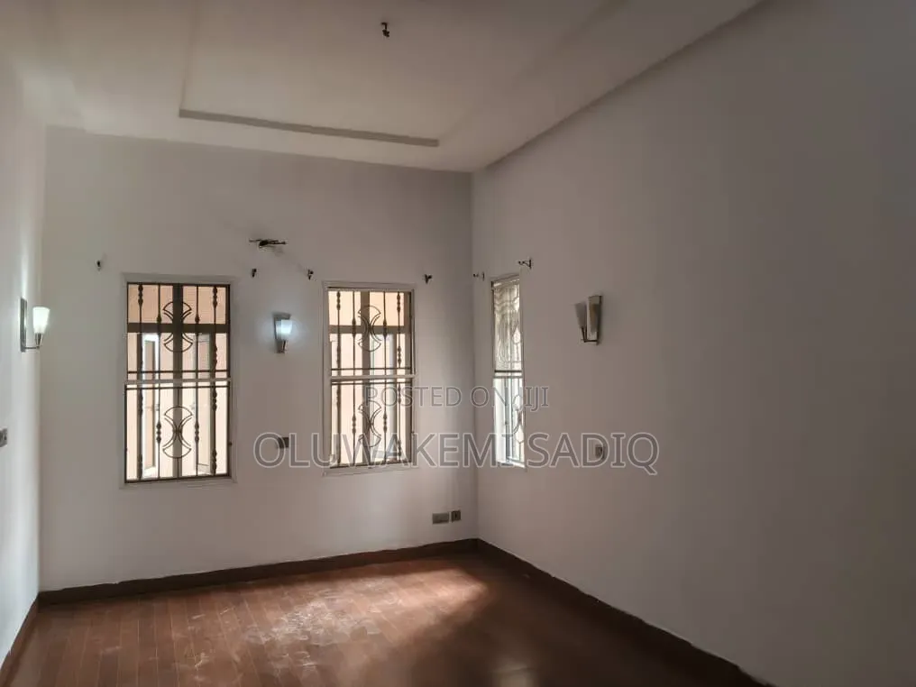 3bdrm Apartment in Ikeja Gra for rent in Ikeja GRA