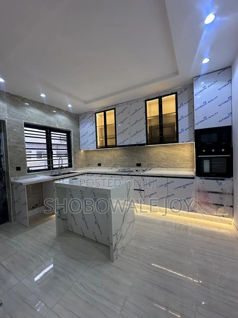 4bdrm Duplex in Lekki Phase1 for sale in Lekki Phase 1