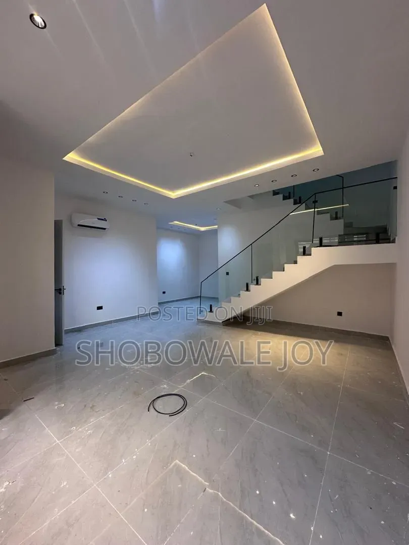 4bdrm Duplex in Lekki Phase1 for sale in Lekki Phase 1