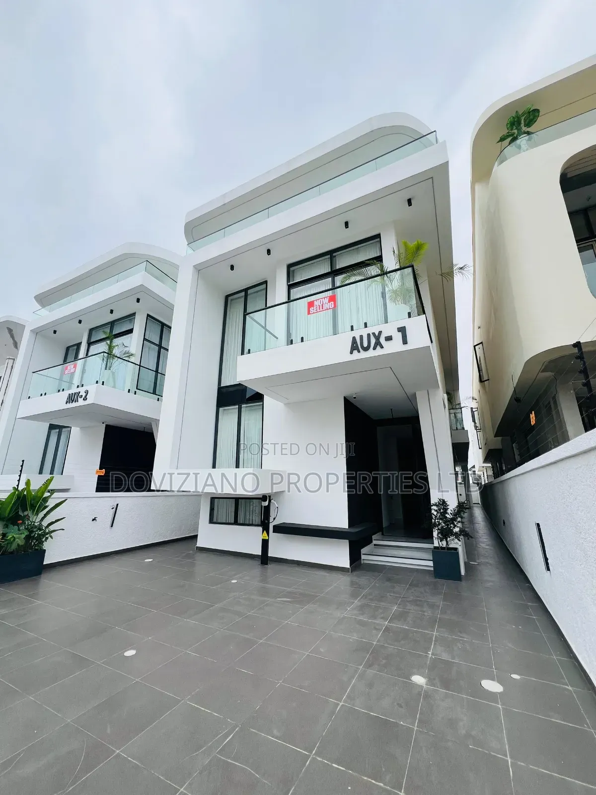 5bdrm Duplex in Ikota for sale in Ikota