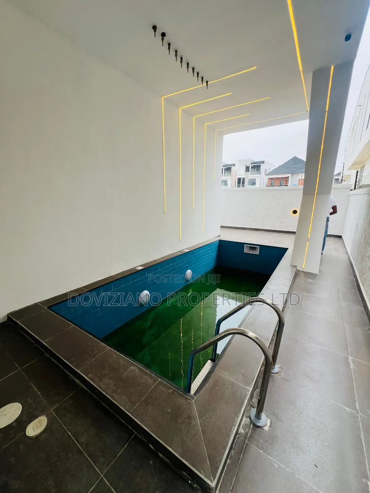 5bdrm Duplex in Ikota for sale in Ikota