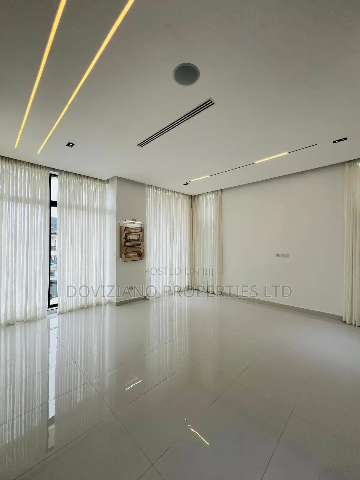 5bdrm Duplex in Ikota for sale in Ikota