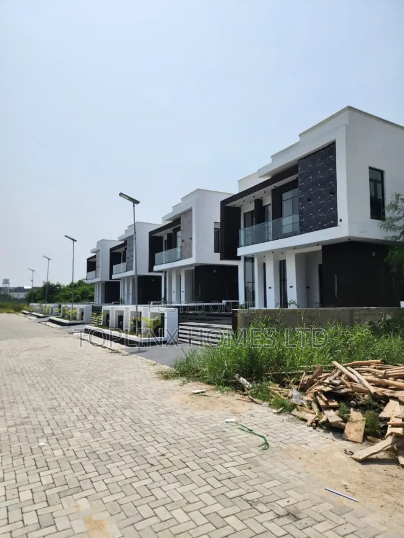Land for Sale in Ikota