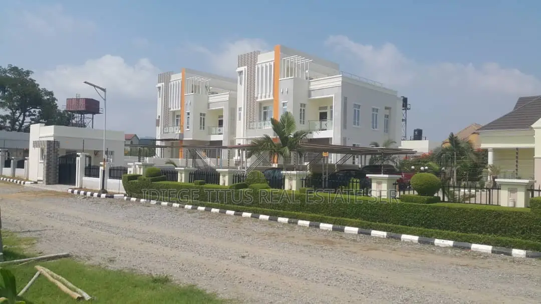 4bdrm Duplex in Navy Estate, Karshi for sale in Karshi