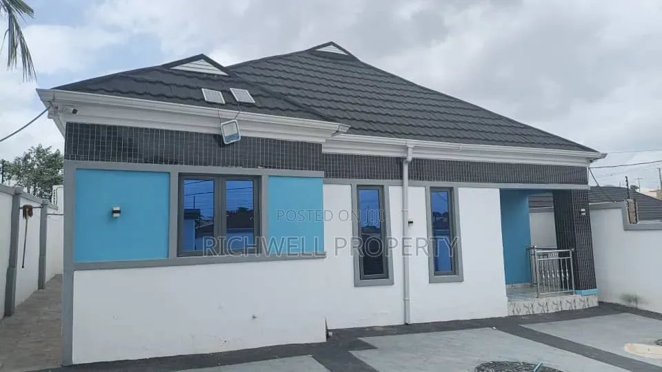 3bdrm Bungalow in Adegboyega Close,, Akala Express for sale in Akala Express