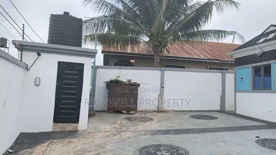 3bdrm Bungalow in Adegboyega Close,, Akala Express for sale in Akala Express