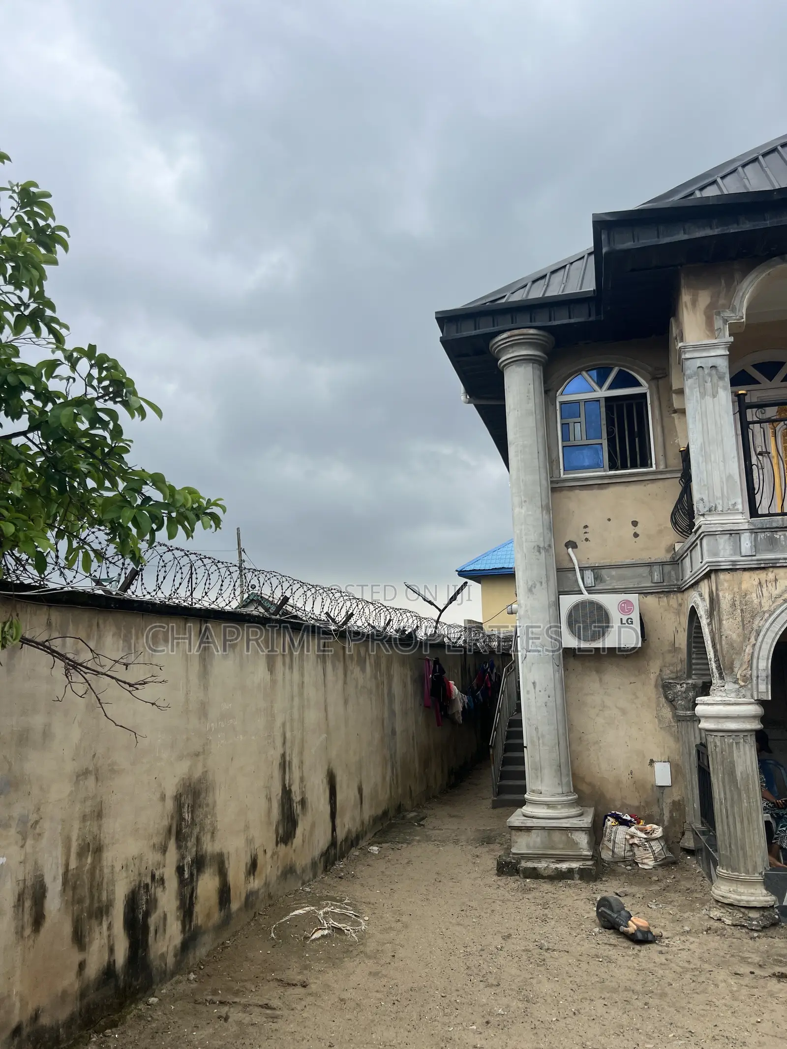3bdrm Block of Flats in Okokomaiko for sale in Okokomaiko