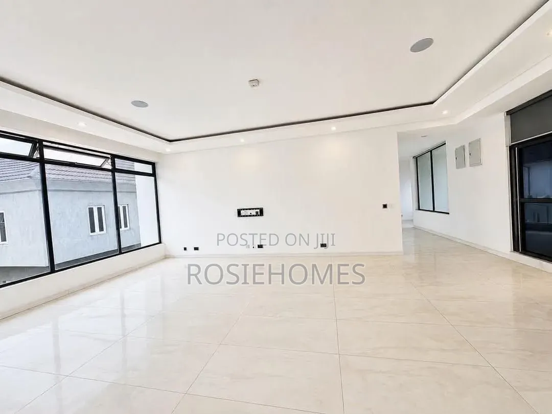 Furnished 5bdrm Duplex in Pinned Beach Estate, Osapa london for rent in Osapa london