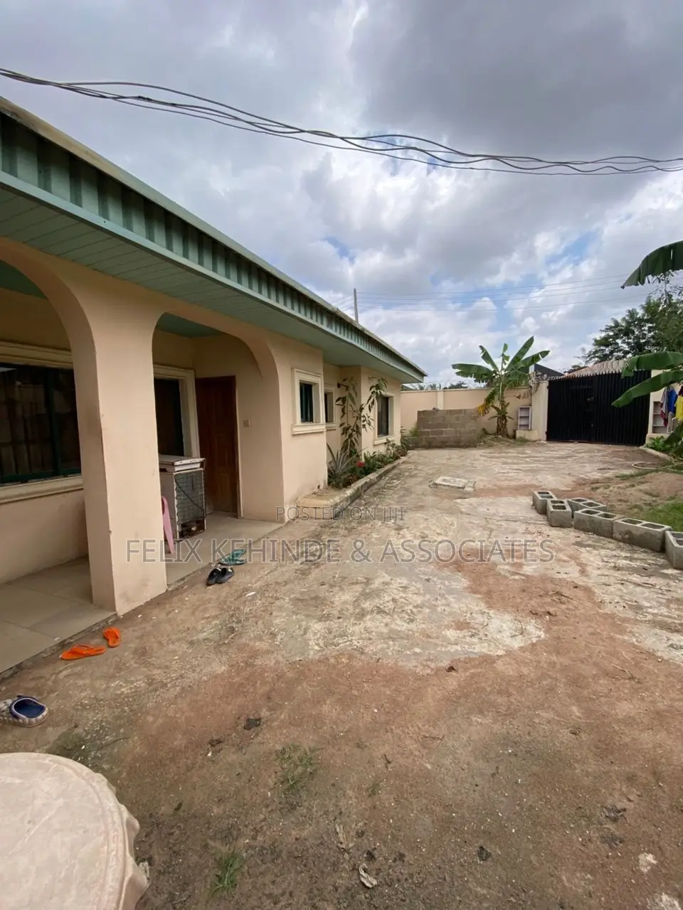 3bdrm Bungalow in Akobo for sale in Akobo