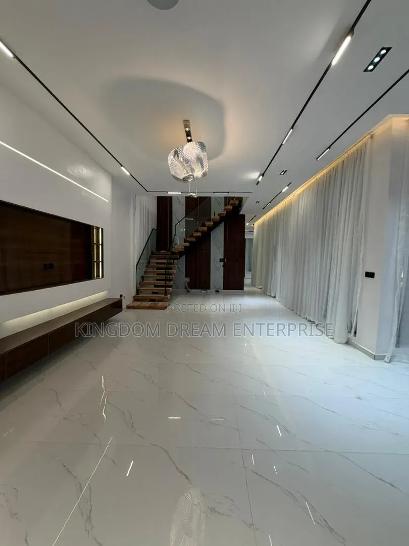 5bdrm Duplex in Vgc Lekki Lagos for sale in VGC / Ajah