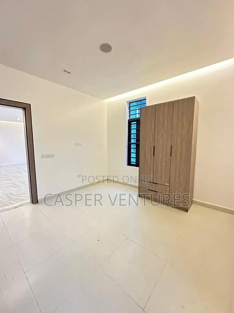 2bdrm Apartment in Osapa London for sale in Osapa london