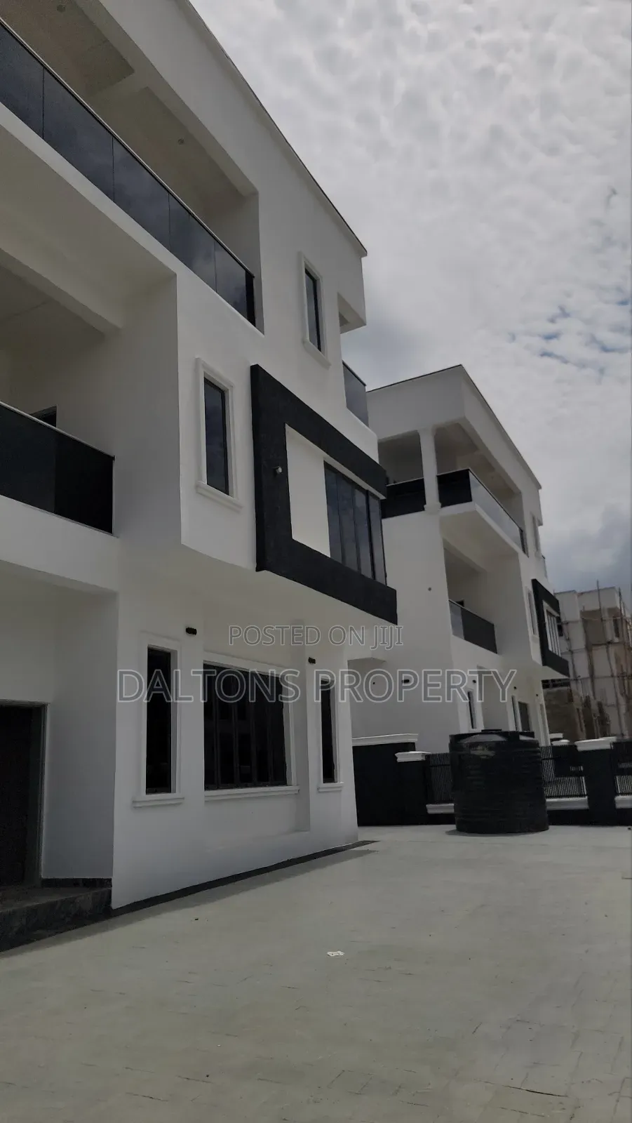 6bdrm Duplex in Naskaze Home, Lugbe District for sale in Lugbe District