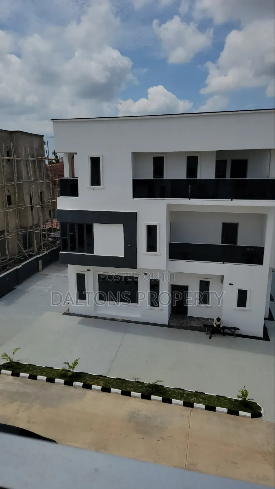 6bdrm Duplex in Naskaze Home, Lugbe District for sale in Lugbe District