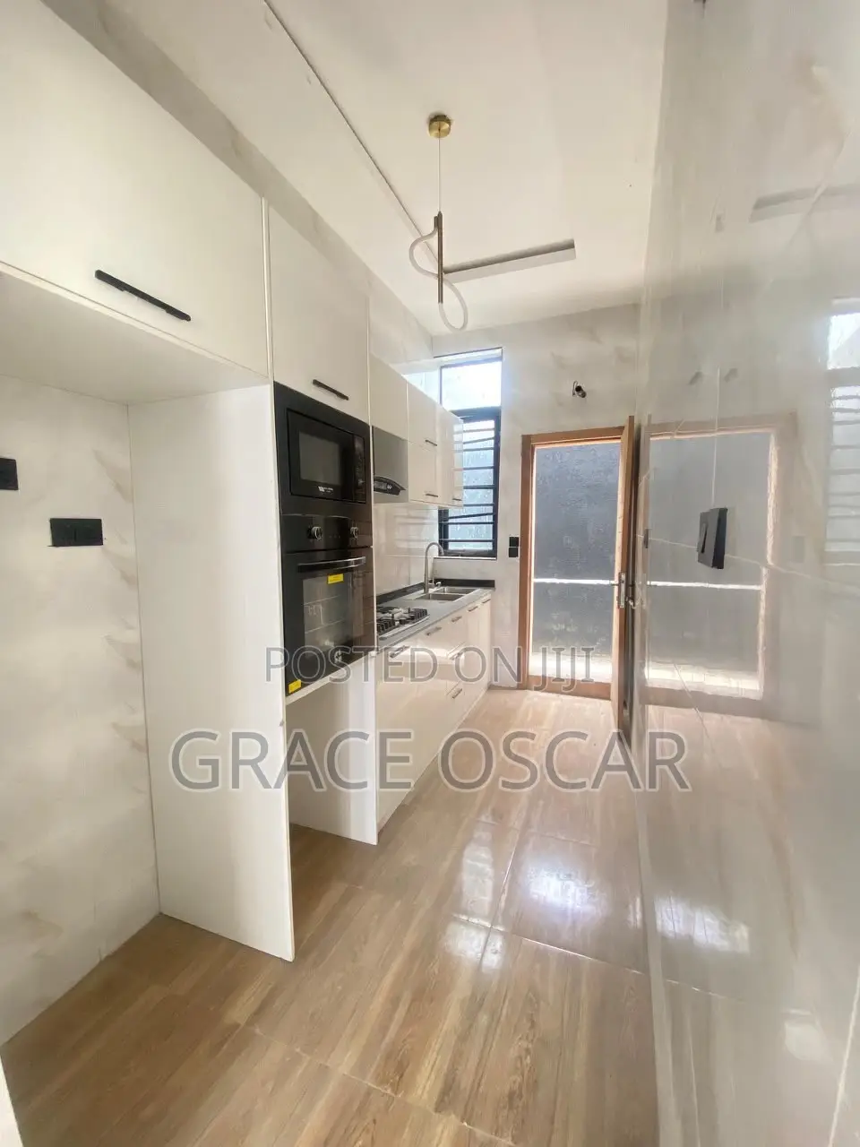 4bdrm Duplex in Chevron for sale in Chevron