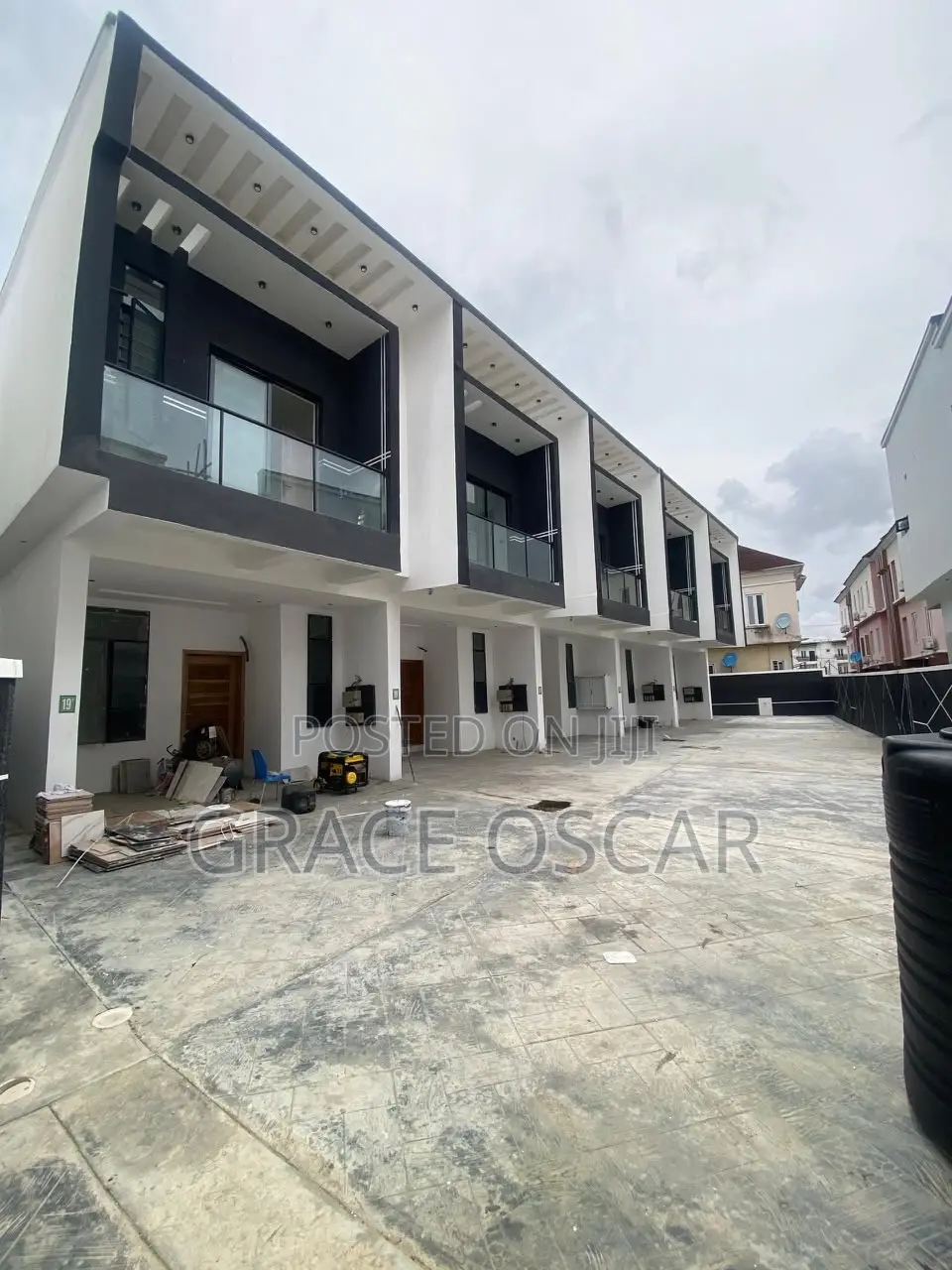 4bdrm Duplex in Chevron for sale in Chevron