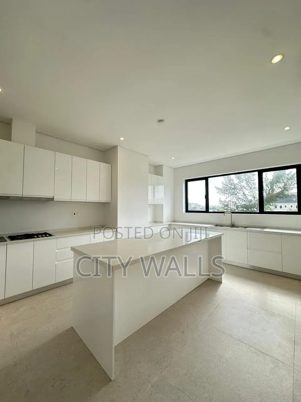 5bdrm Duplex in Banana Island for sale in Banana Island